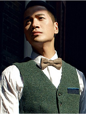 A customized ring by He Shengming